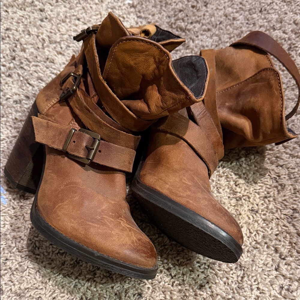Steve Madden Tan Leather Ankle Booties